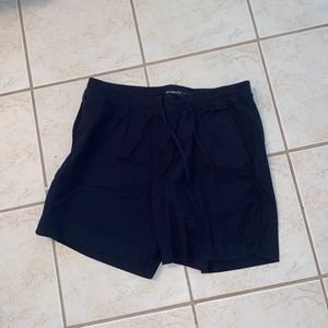 Abercrombie Brand new Mens Linen Navy Blue shorts size Large! With tags